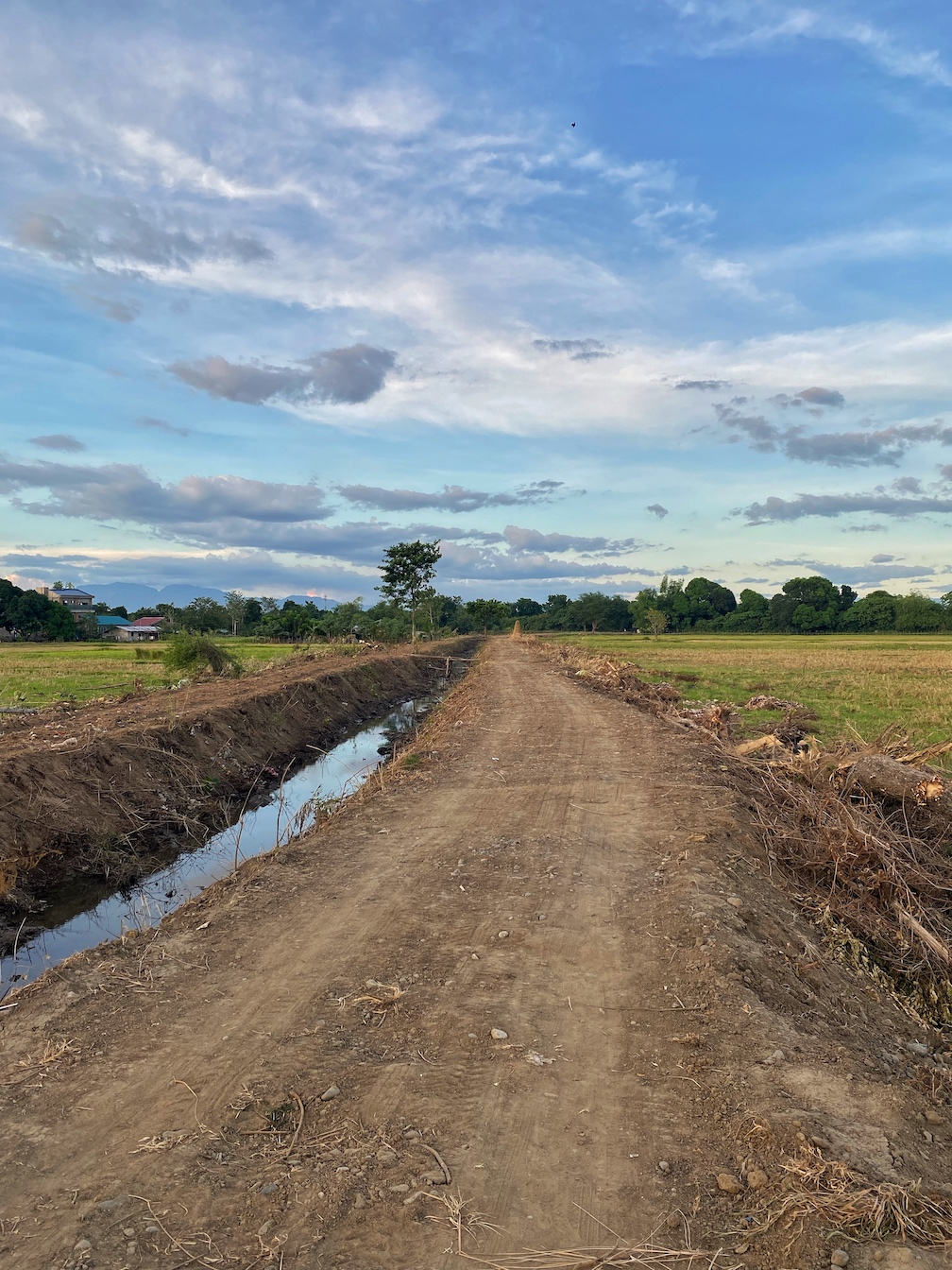 The dirt road in Botao