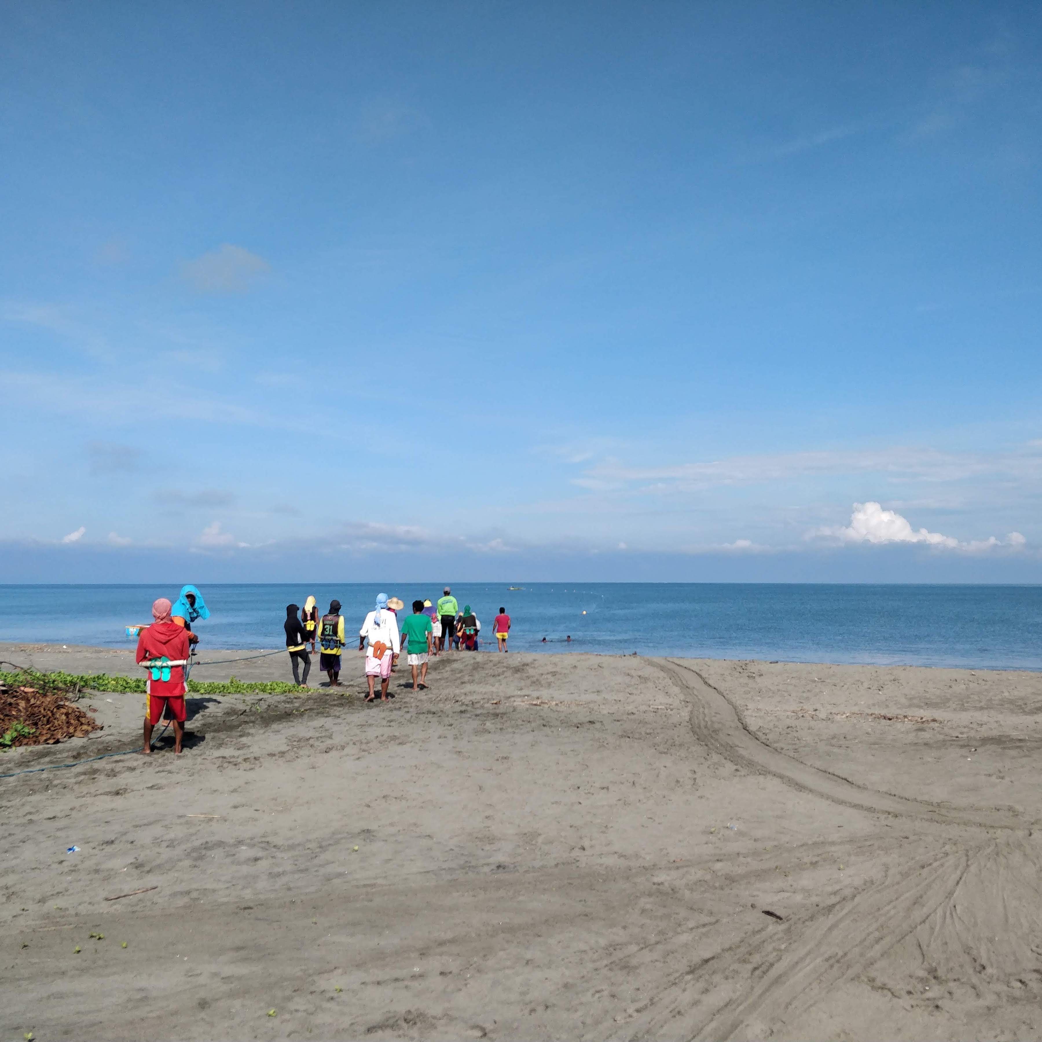 Fishermen pulling the morning catch in Bonuan